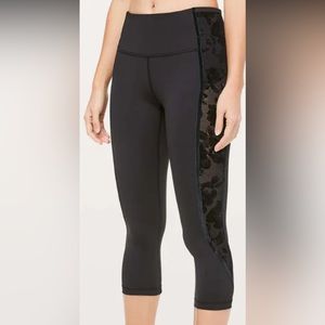 Lululemon Wunder Under Crop Velvet Floral Flocked Size 8